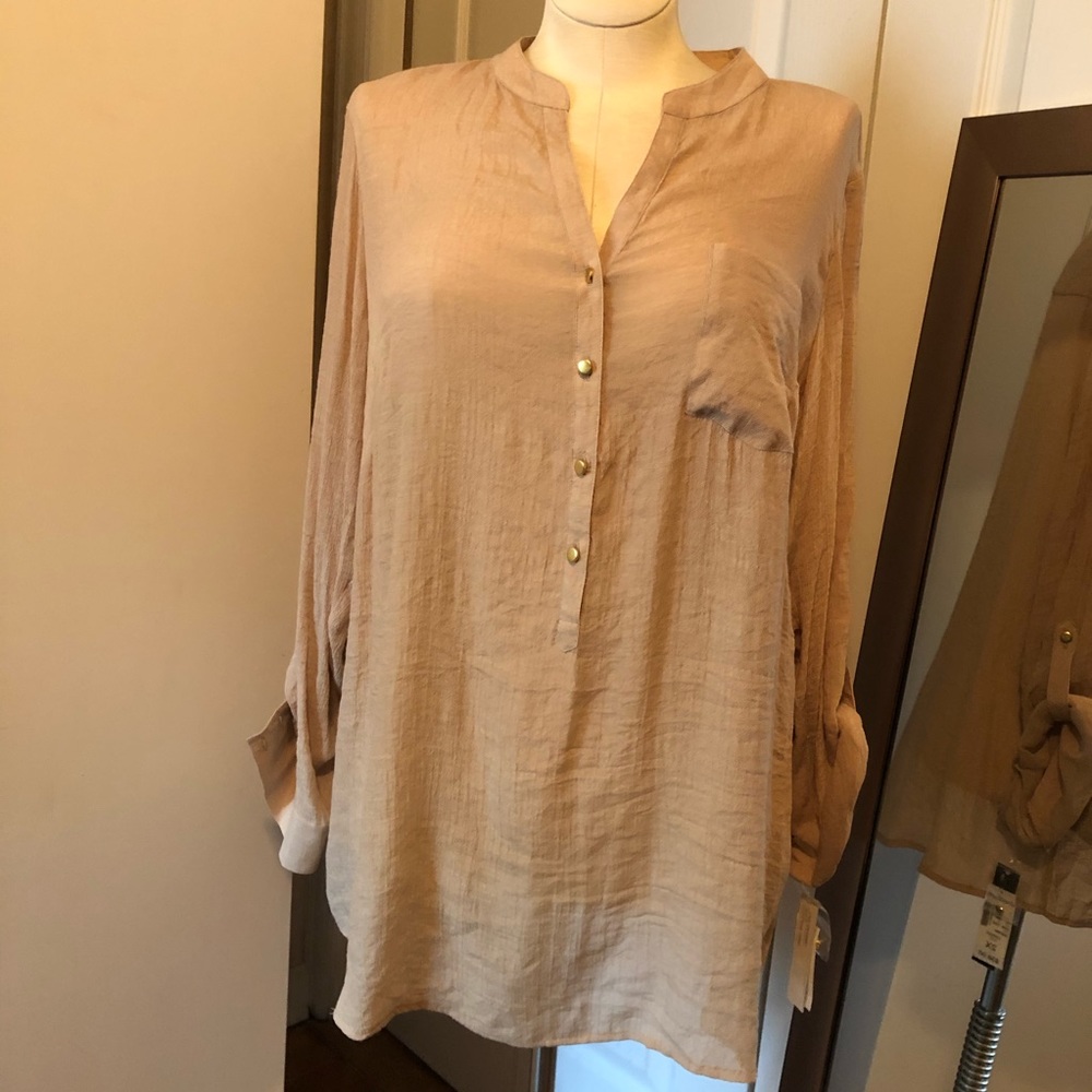 Tan Flowey tunic￼